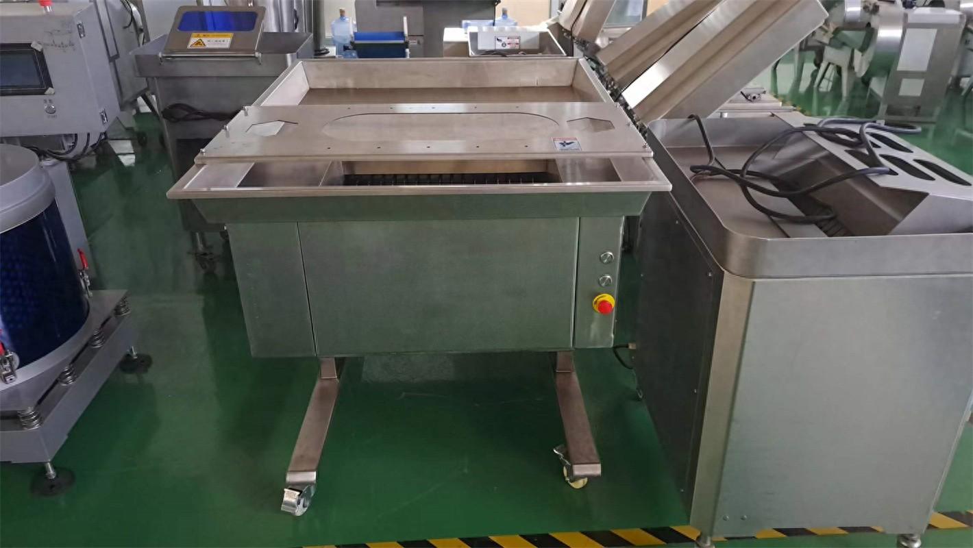 學(xué)生食堂廚房里的“常客”，鮮排骨切塊機能把排骨開條切粒